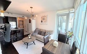 2-Bdrm And 1 Den 3 Bed Condo With 2 Bath - Prime Location- Adjacent To Scotiabank Arena, Cn Tower, Union Station, Ripleys